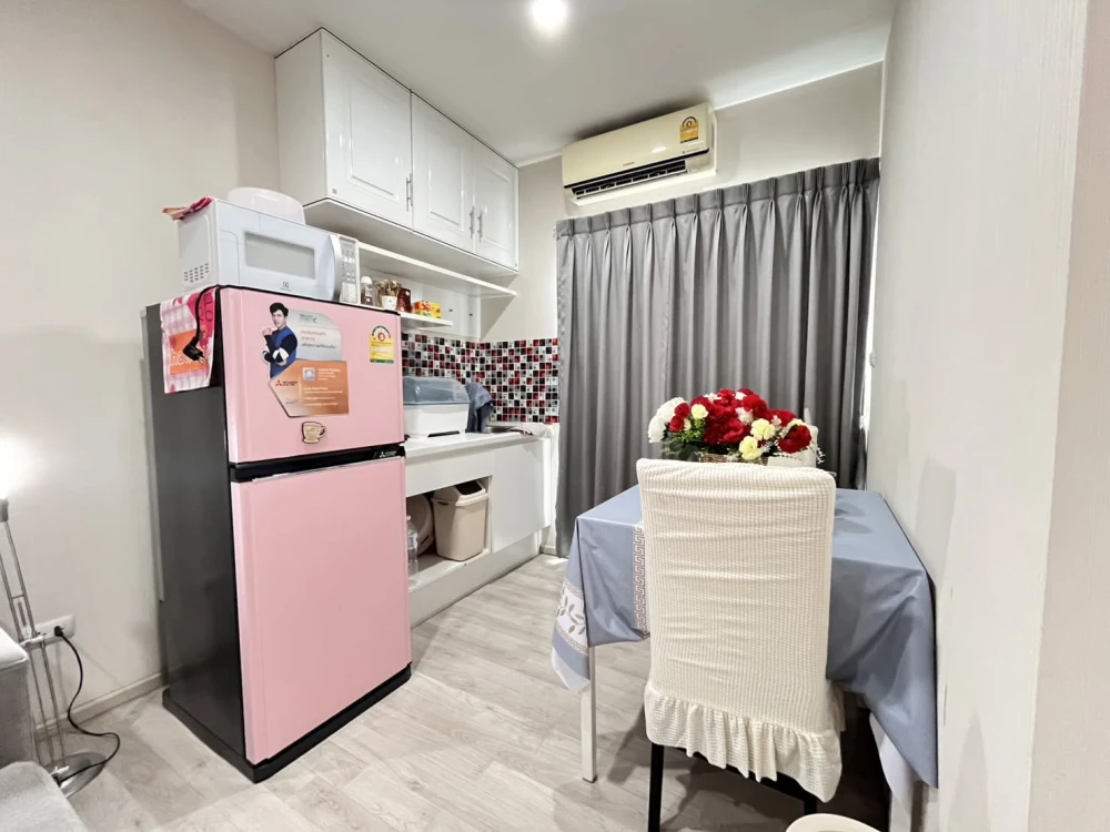 For sale: Plum Condo Central Westgate (Phase 1). Move-in ready unit with full amenities—an amazing deal! Buy now!