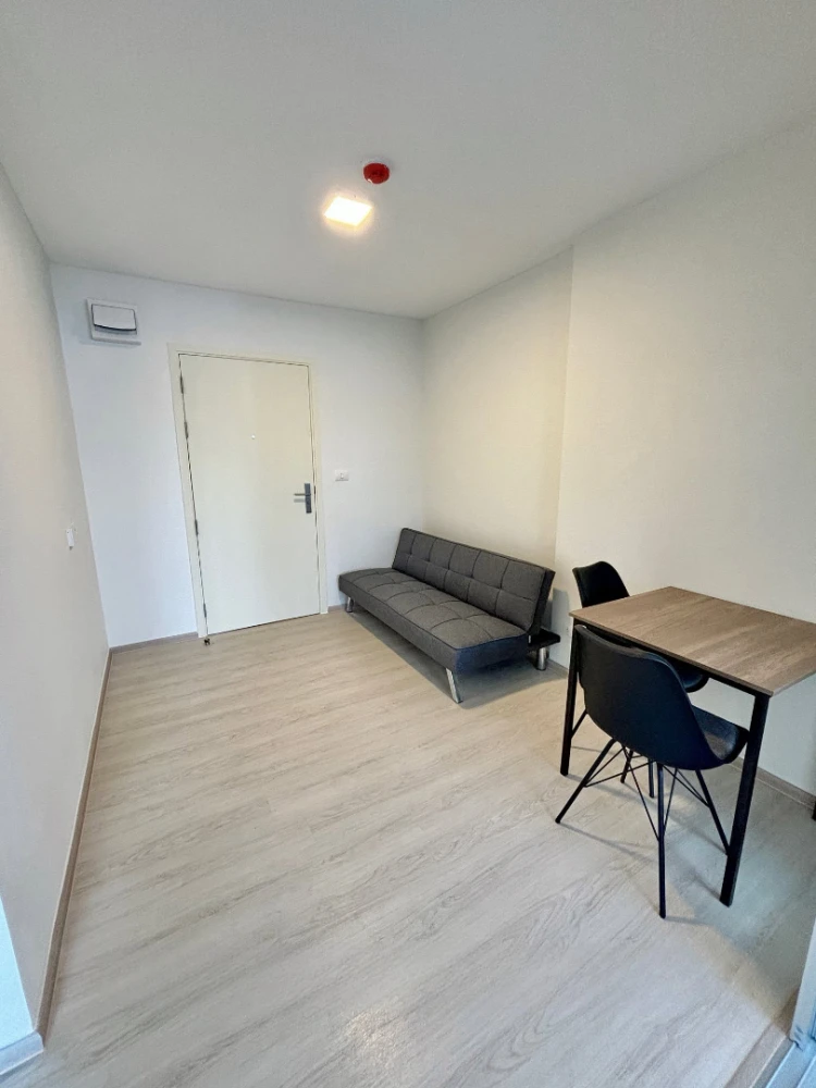 Plum Condo Extra Rama 2 for sale. The unit is clean, requires no renovations, is well-proportioned, comfortable, has an unobstructed view, good ventil