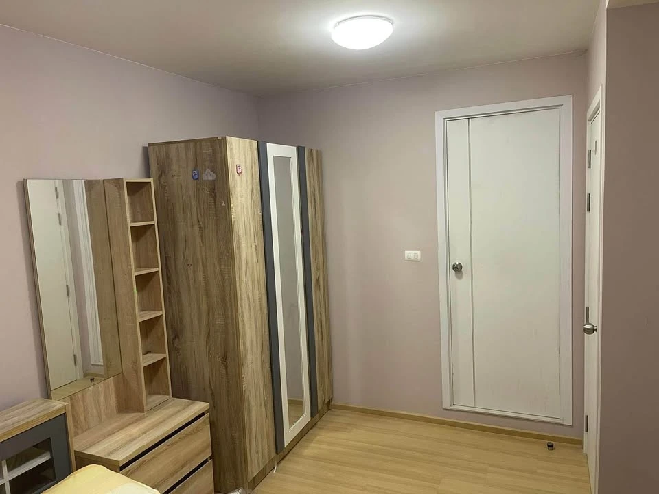 Plum Condo Chaengwattana Station Phase 3 for sale. Comes with tons of freebies! Don't just look, book now!