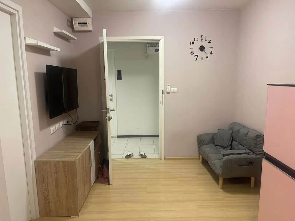 Plum Condo Chaengwattana Station Phase 3 for sale. Comes with tons of freebies! Don't just look, book now!