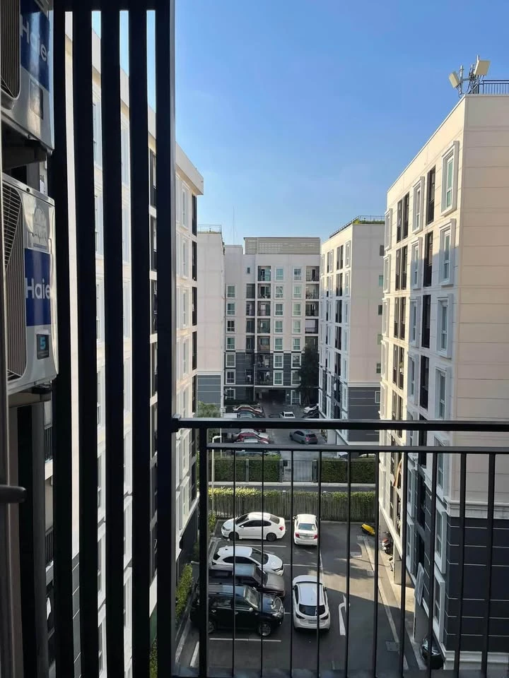 Plum Condo Chaengwattana Station Phase 3 for sale. Comes with tons of freebies! Don't just look, book now!