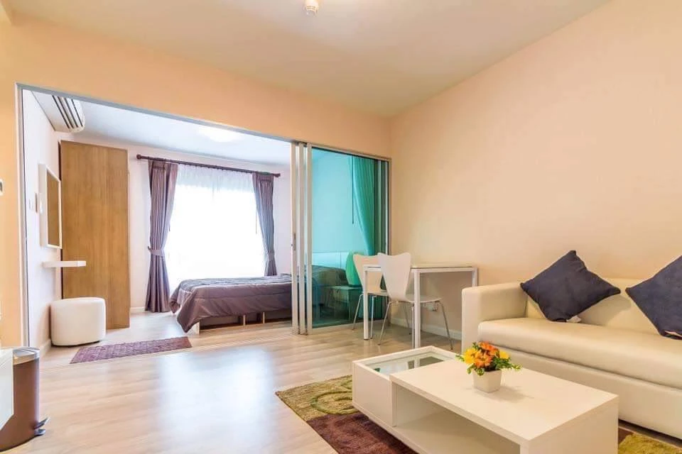 For sale: Plum Condo Laem Chabang, 1 bedroom, 1 bathroom, nice wallpaper, fully furnished, reserve now!