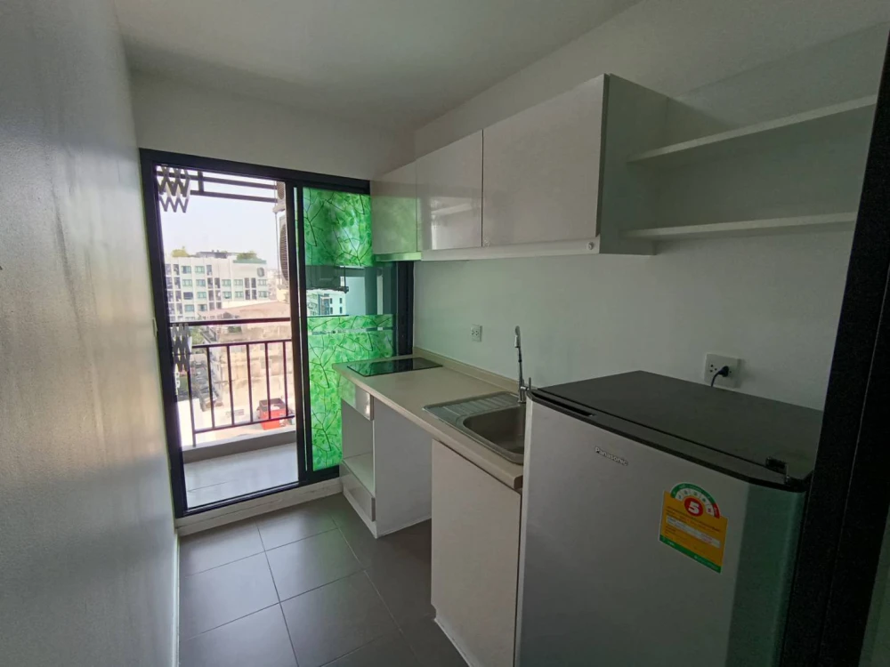 For sale: Pause Sukhumvit 115, Building B, 8th floor, fully furnished and equipped with electrical appliances, very worth booking.