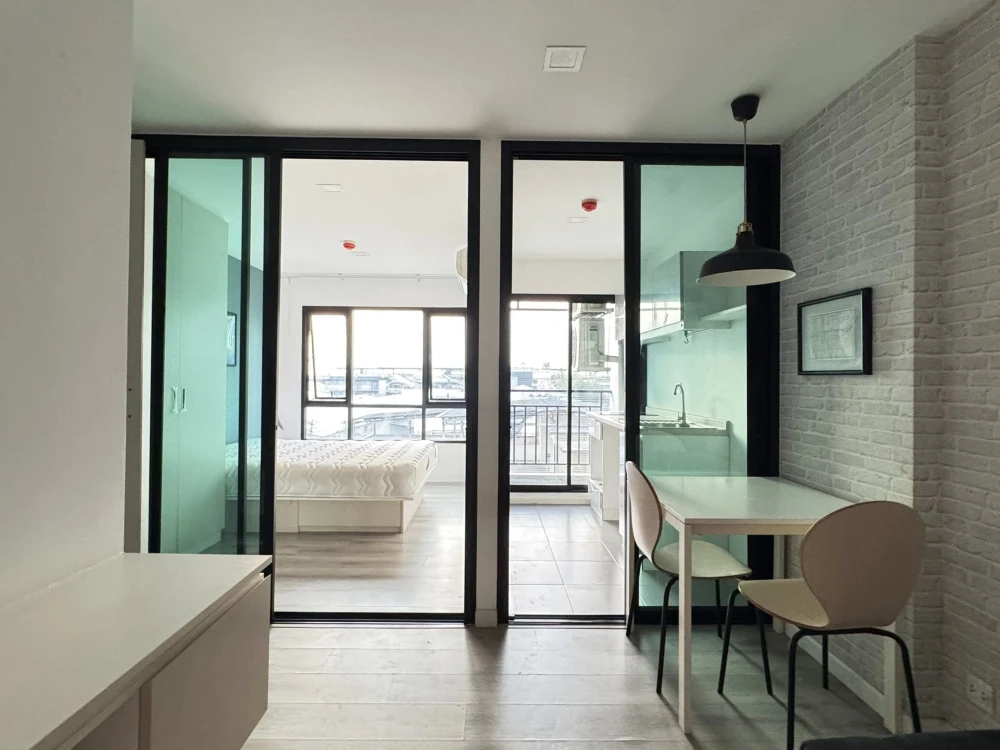 Selling a nice condo at Pause Sukhumvit 115. Fully furnished, low floor, unobstructed view. Book now!