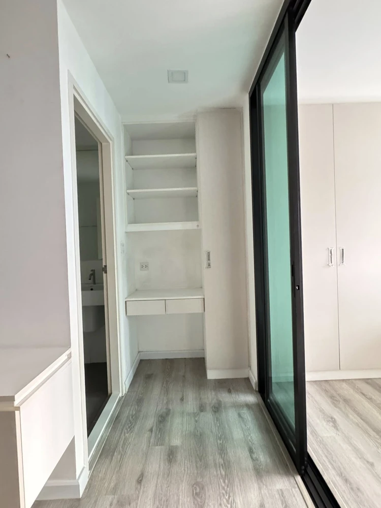Selling a nice condo at Pause Sukhumvit 115. Fully furnished, low floor, unobstructed view. Book now!