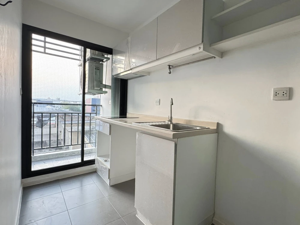 Selling a nice condo at Pause Sukhumvit 115. Fully furnished, low floor, unobstructed view. Book now!