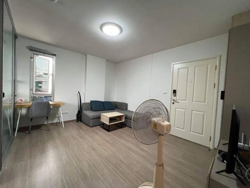 For sale: Park Ramintra. The room is separated into sections. Complete set of furniture Good electrical appliances. Don't miss out. Reserve now.