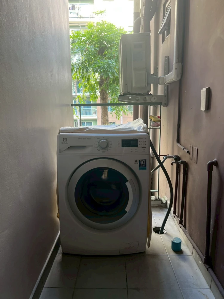 For sale: Park View Vibhavadi, 2nd floor. 2 bedrooms, 2 bathrooms, living area, kitchen, and balcony. Don't miss out!