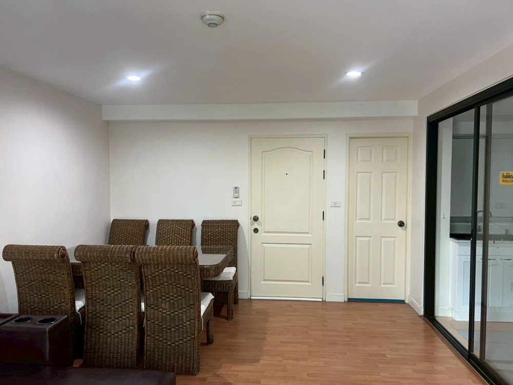 For sale: Park View Vibhavadi, 2nd floor. 2 bedrooms, 2 bathrooms, living area, kitchen, and balcony. Don't miss out!