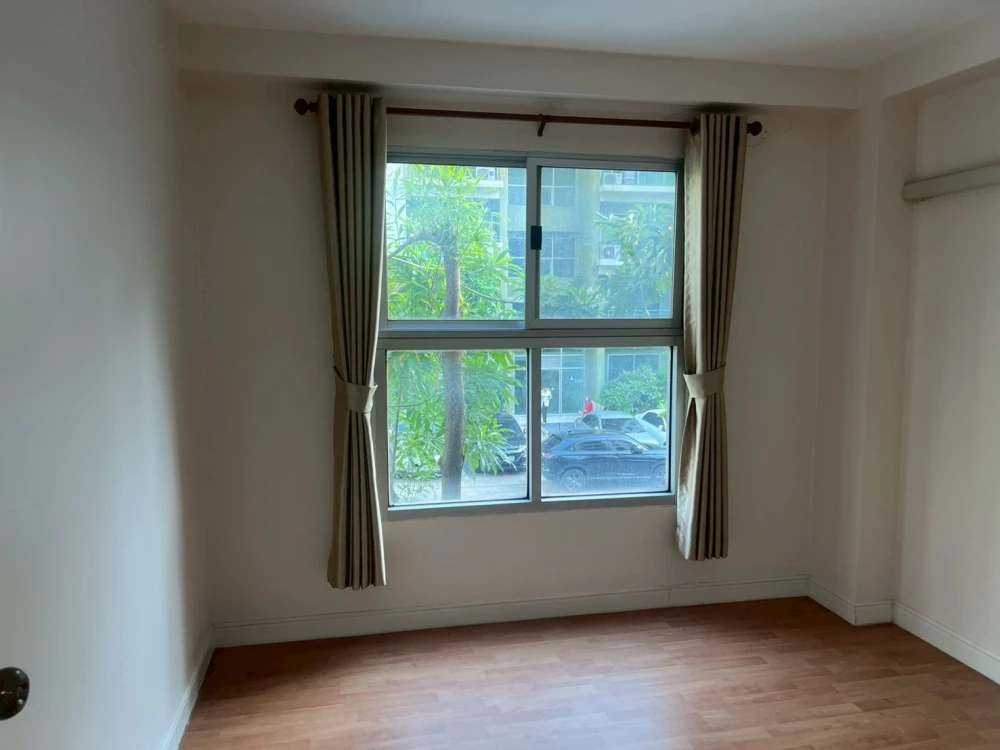 For sale: Park View Vibhavadi, 2nd floor. 2 bedrooms, 2 bathrooms, living area, kitchen, and balcony. Don't miss out!