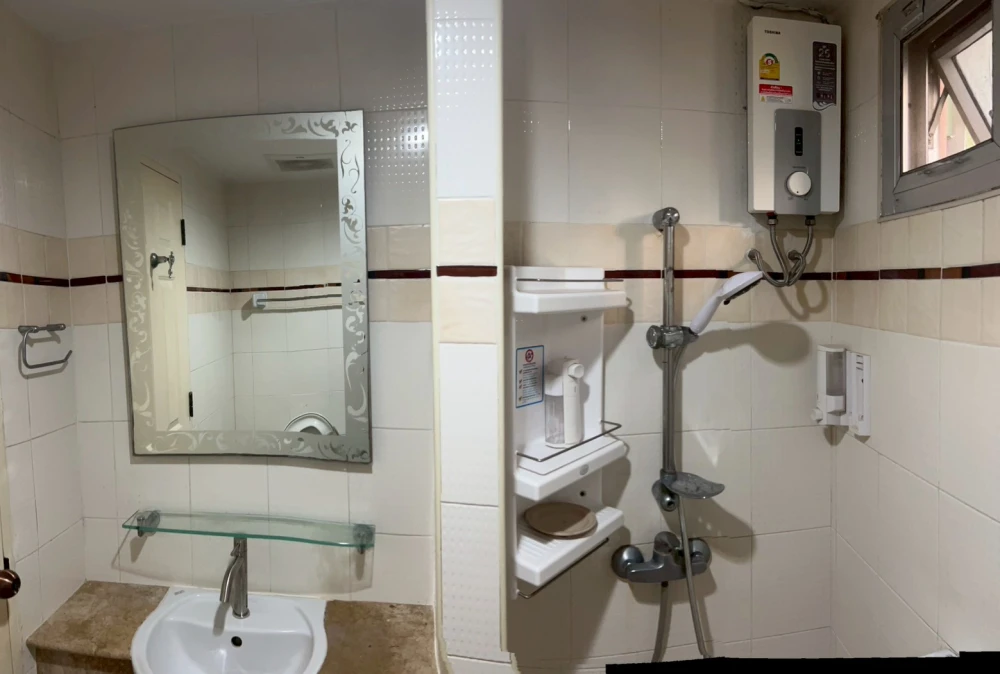 For sale: Park View Vibhavadi, 2nd floor. 2 bedrooms, 2 bathrooms, living area, kitchen, and balcony. Don't miss out!