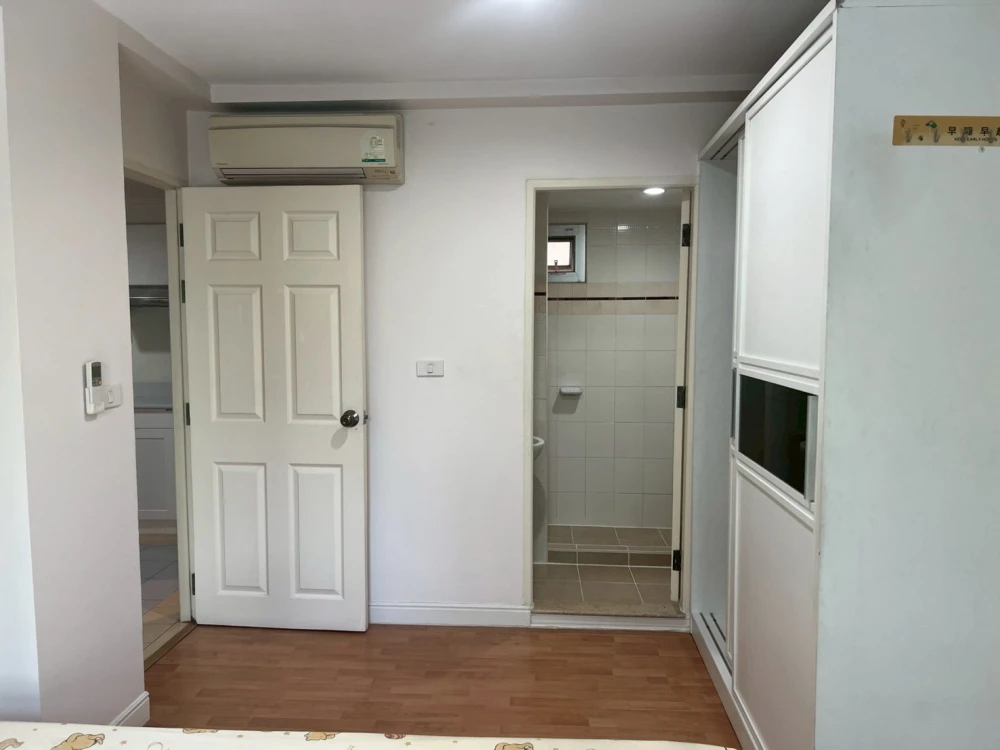 For sale: Park View Vibhavadi, 2nd floor. 2 bedrooms, 2 bathrooms, living area, kitchen, and balcony. Don't miss out!