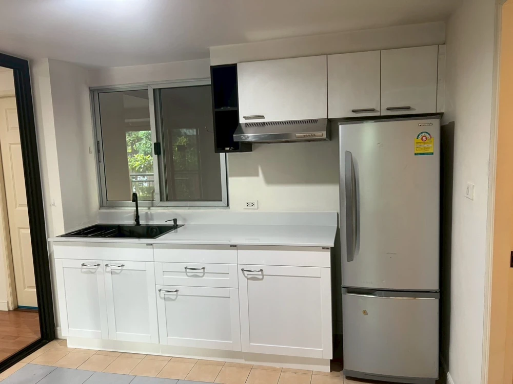 For sale: Park View Vibhavadi, 2nd floor. 2 bedrooms, 2 bathrooms, living area, kitchen, and balcony. Don't miss out!