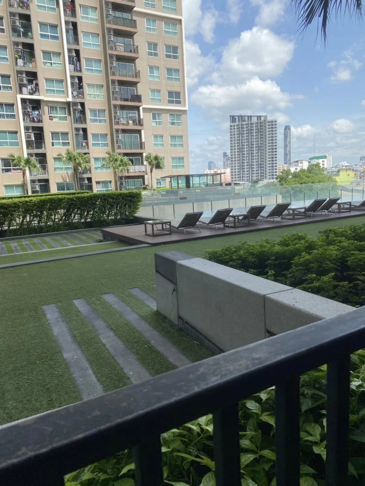 For sale Fuse Chan-Sathorn has good built-in furniture, lots of storage space. You can't miss out on booking it.