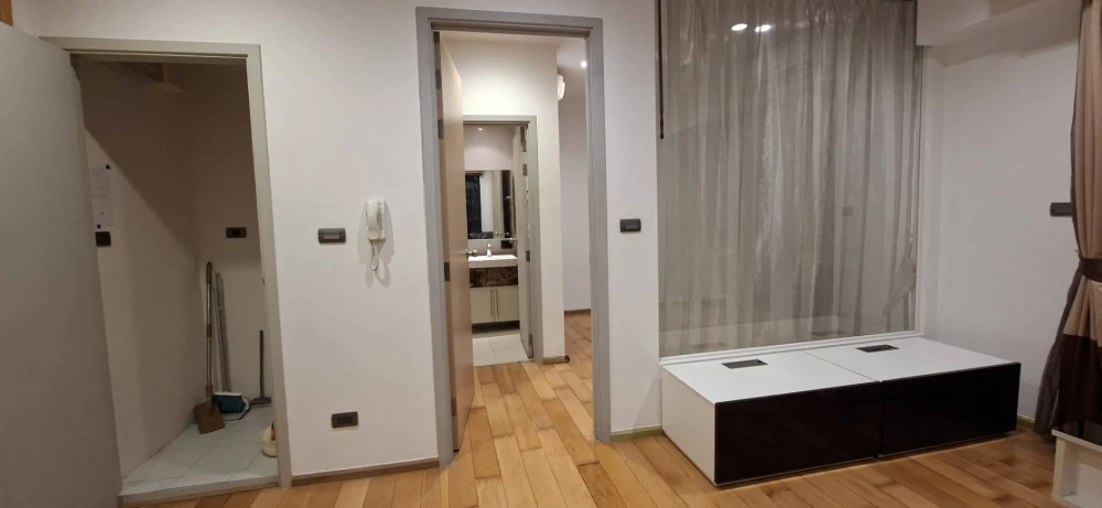 For sale: Fuse Sathorn-Taksin, unfurnished unit. Spacious, clean, and airy. Perfect for those who enjoy decorating. Don't miss out!