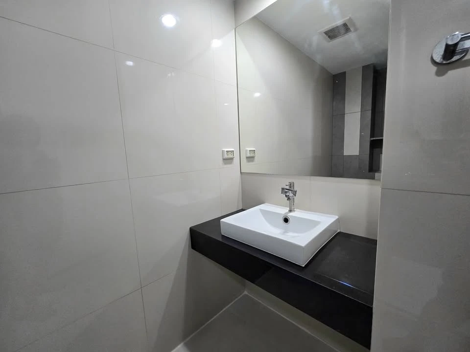 Selling My Story Ladprao 71. Spacious, clean, and airy room with plenty of amenities. A great deal!