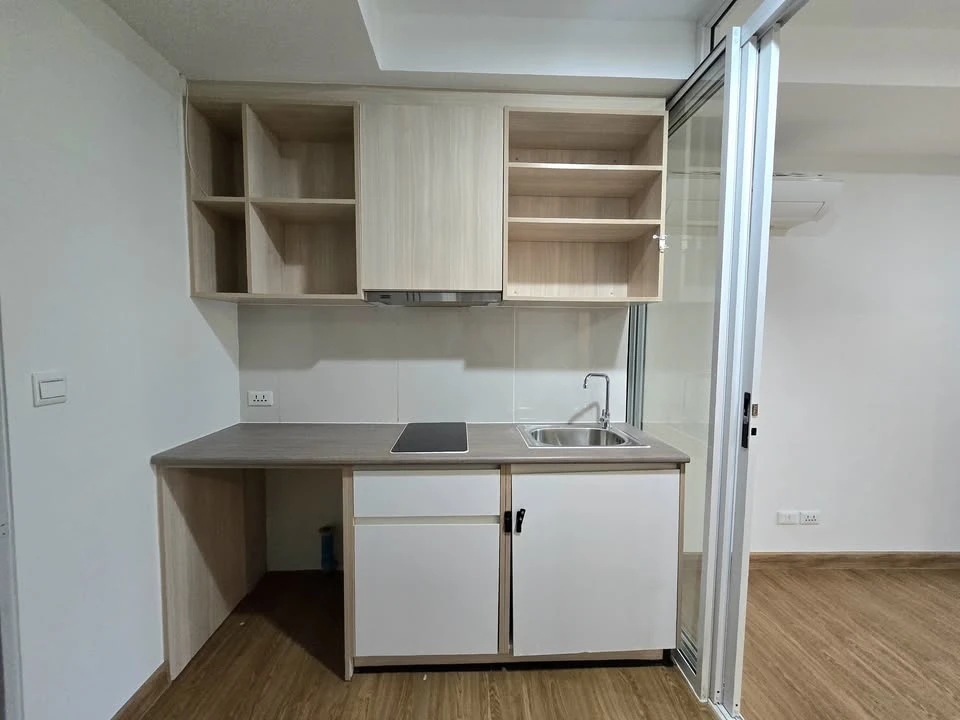 Selling My Story Ladprao 71. Spacious, clean, and airy room with plenty of amenities. A great deal!