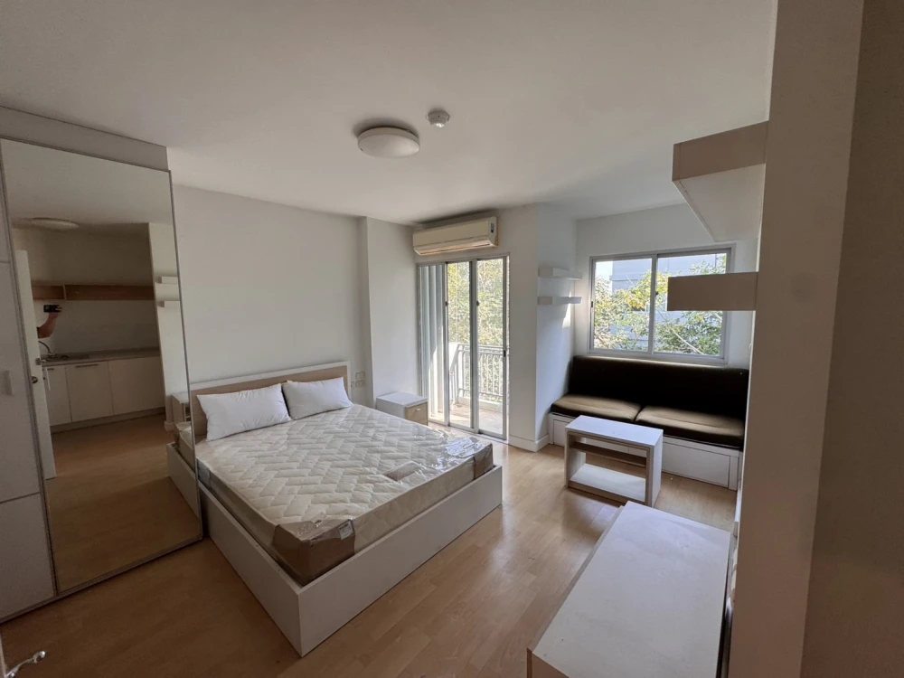 Selling My Condo Sukhumvit 81. Beautiful, quiet, and private unit. Buy now!!