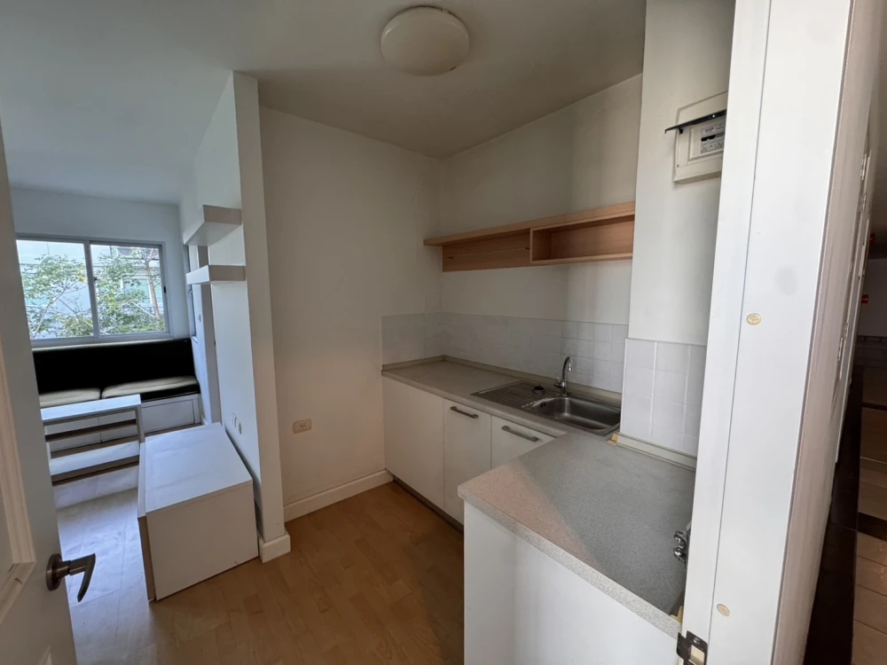 Selling My Condo Sukhumvit 81. Beautiful, quiet, and private unit. Buy now!!