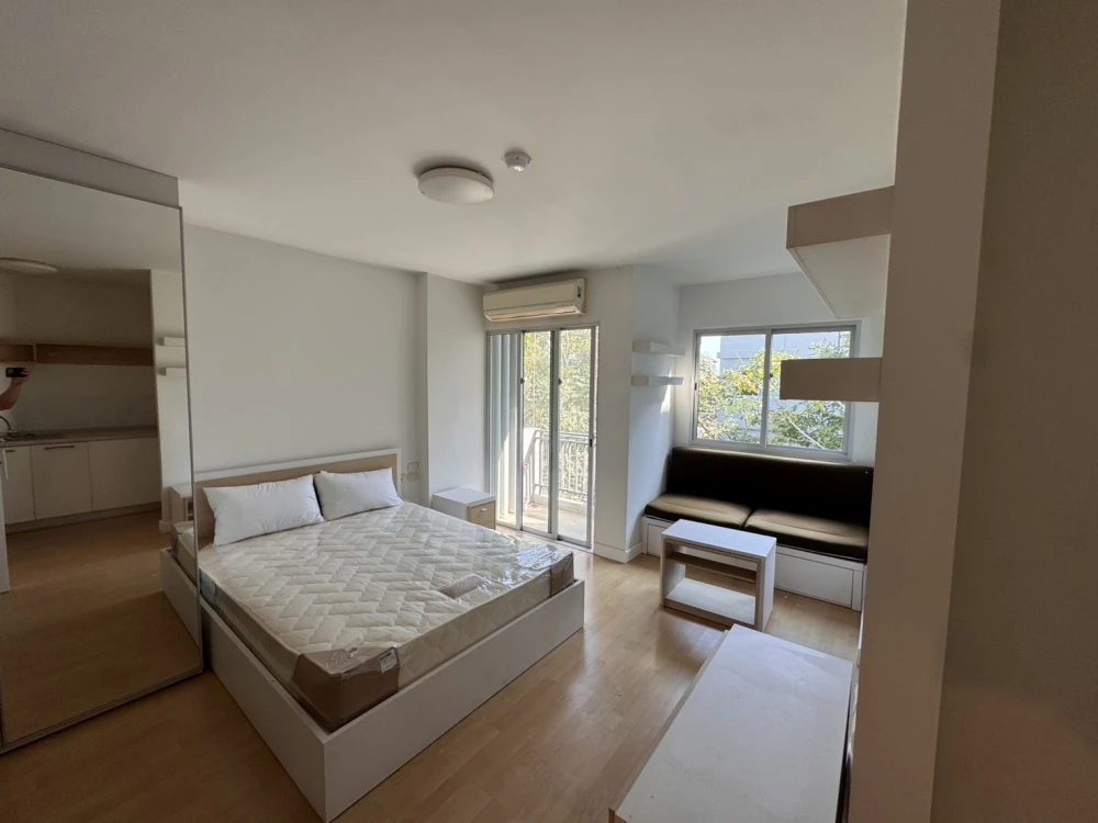 Selling My Condo Sukhumvit 81. Beautiful, quiet, and private unit. Buy now!!