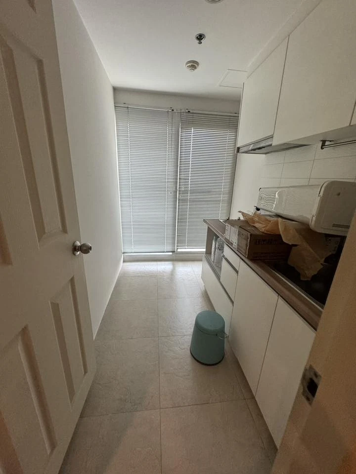 For sale: U Delight @ Huai Khwang Station, Building D, 6th floor. Spacious room with clearly defined areas. Don't miss out!