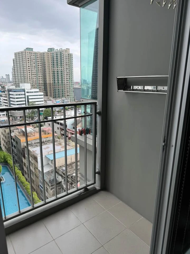 For sale: U Delight @ Talat Phlu Station, 12A floor, corner unit, spacious room, 2 bedrooms. Reserve now and you won't be disappointed.