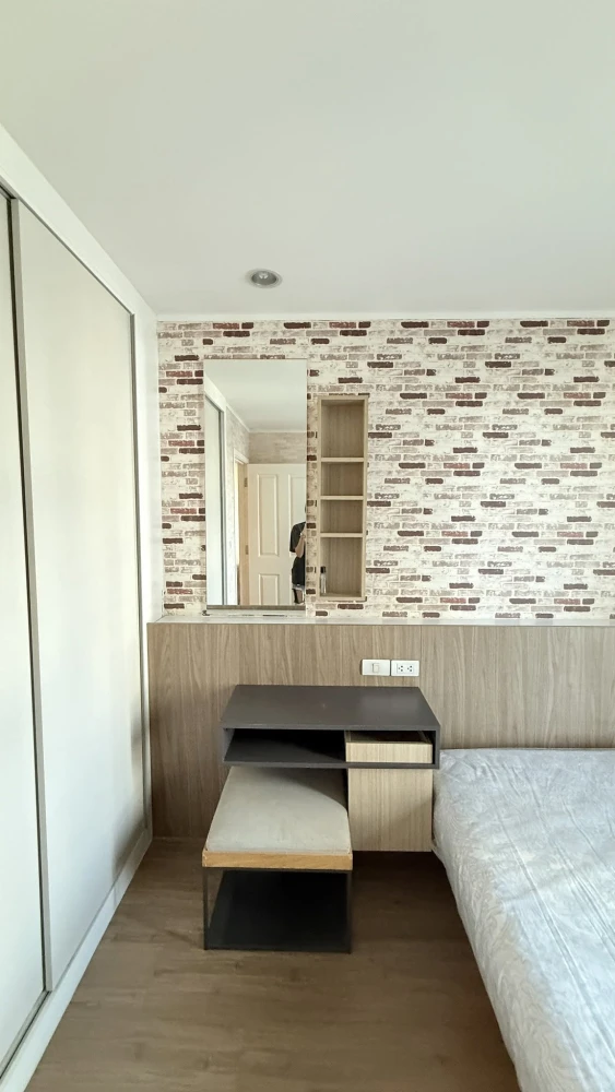 For sale: U Delight @ Talat Phlu Station. Located on the same floor as the common facilities, featuring built-in furniture and a bedroom with stunning