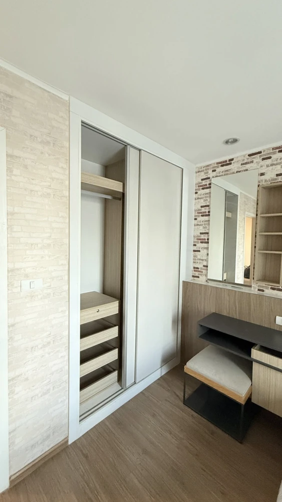 For sale: U Delight @ Talat Phlu Station. Located on the same floor as the common facilities, featuring built-in furniture and a bedroom with stunning