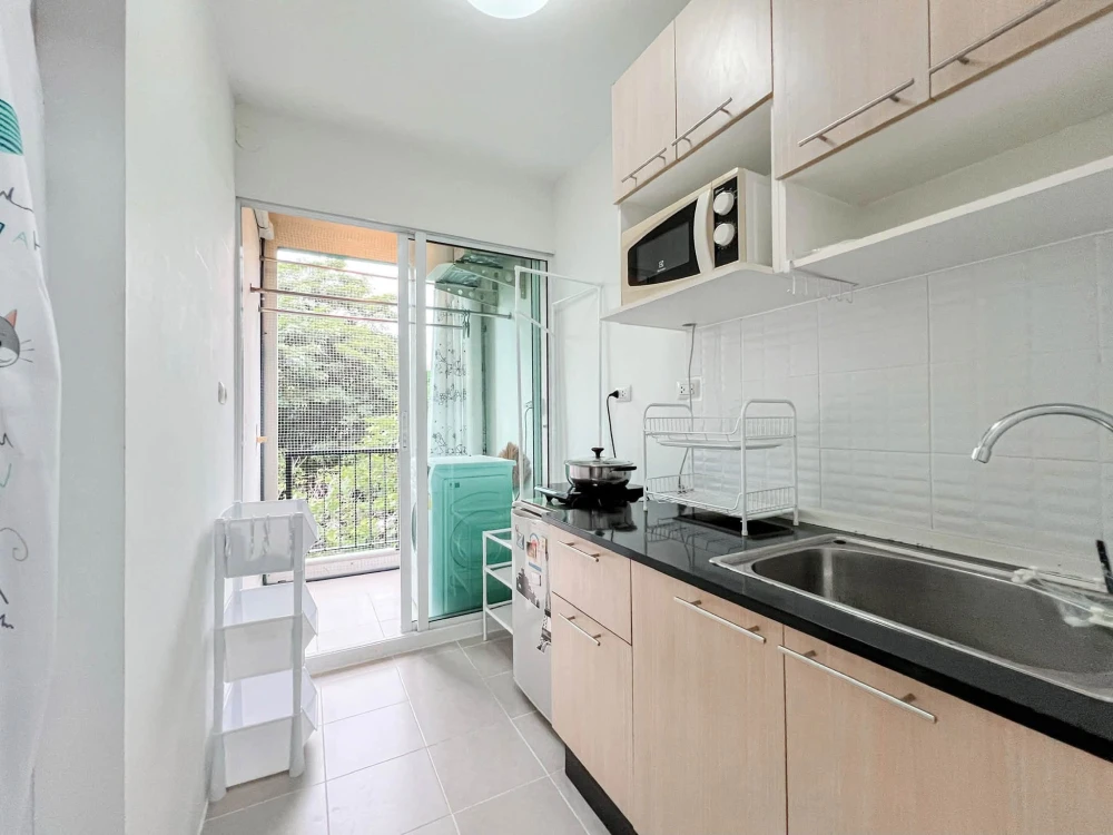 For sale: Studio unit at Unio Charan 3, featuring a partitioned bedroom. Located near the elevator with a garden view and no immediate neighbors—book