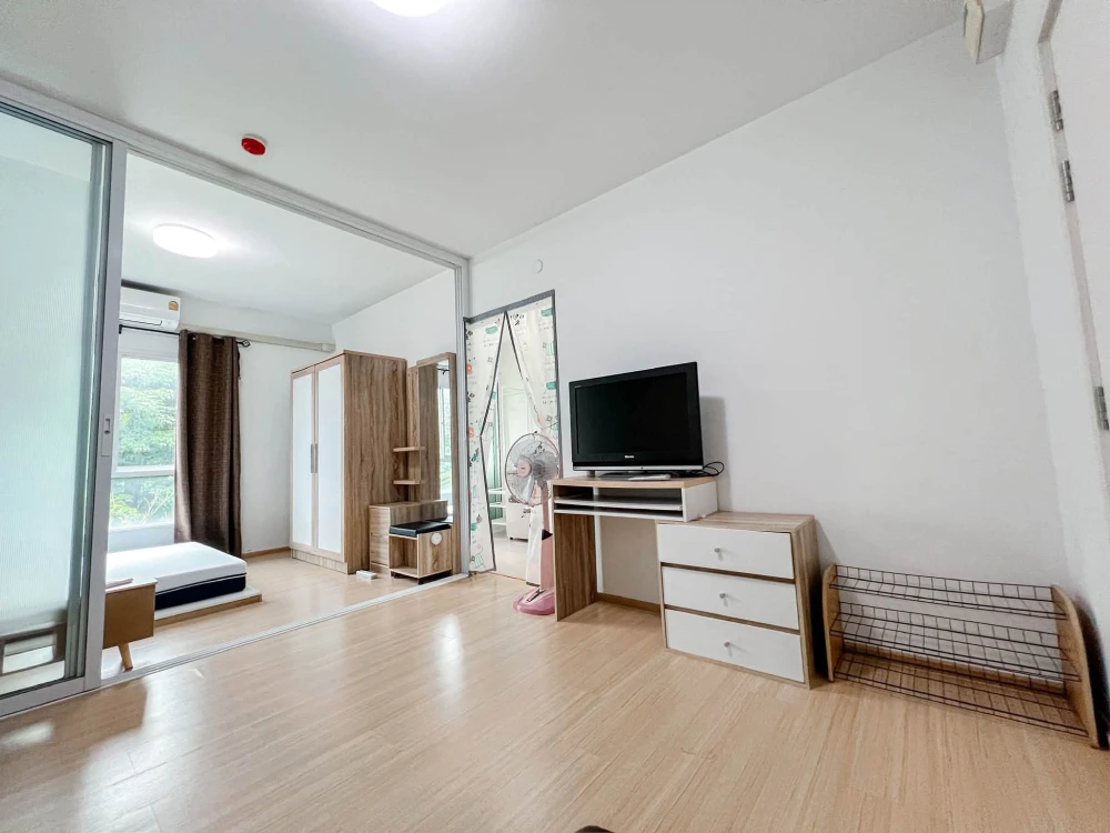 For sale: Studio unit at Unio Charan 3, featuring a partitioned bedroom. Located near the elevator with a garden view and no immediate neighbors—book