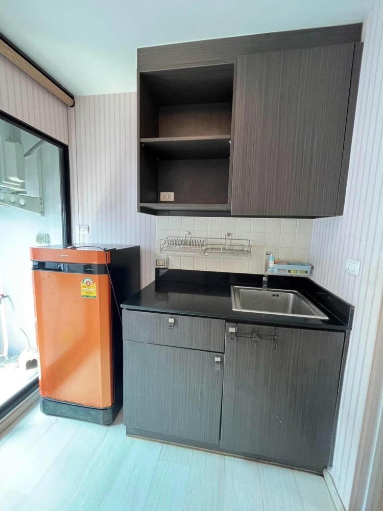 For sale: Union Ramkhamhaeng-Seri Thai, 5th floor, swimming pool view, well-separated bedroom, wallpaper installed, you can't miss out on booking.