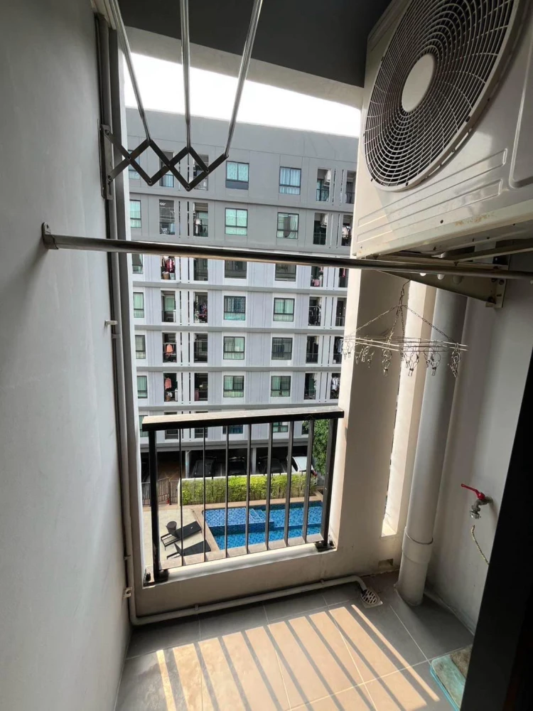 For sale: Union Ramkhamhaeng-Seri Thai, 5th floor, swimming pool view, well-separated bedroom, wallpaper installed, you can't miss out on booking.