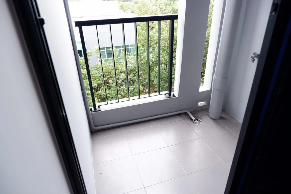 For sale: Union Ramkhamhaeng-Seri Thai, bright, clean, airy, comfortable room, shady treetop view, grab it now!