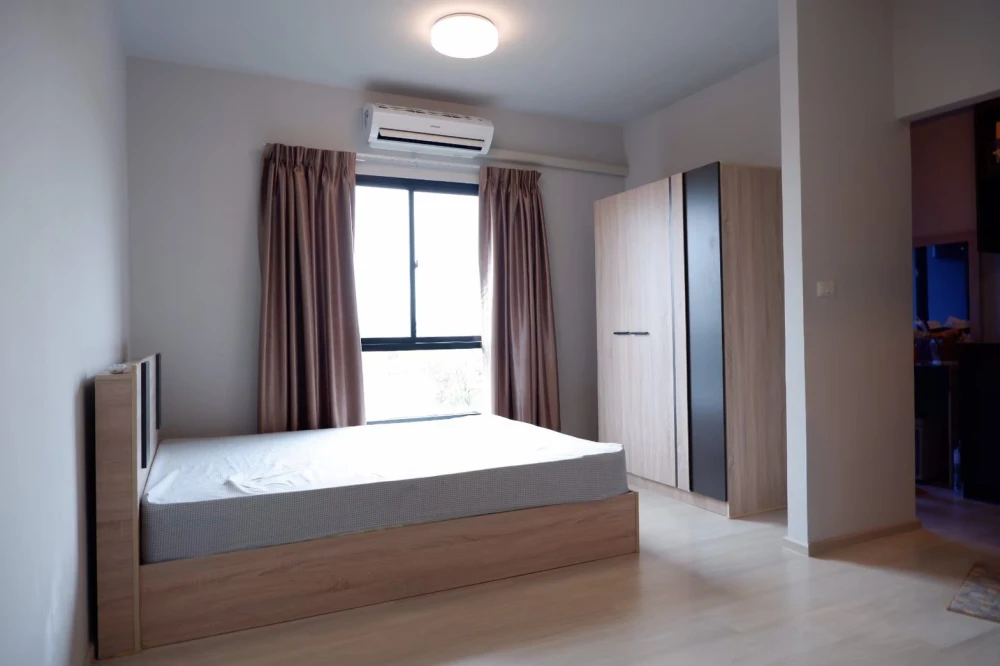 For sale: Union Ramkhamhaeng-Seri Thai, bright, clean, airy, comfortable room, shady treetop view, grab it now!