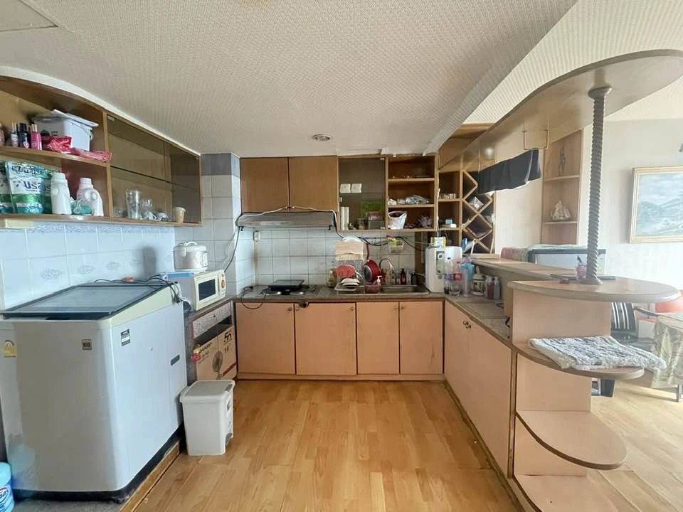 For sale: Ratchada Orchid, 2 rooms next to each other, open and airy city view, balcony not attached to any tall building on the side, hurry and reser