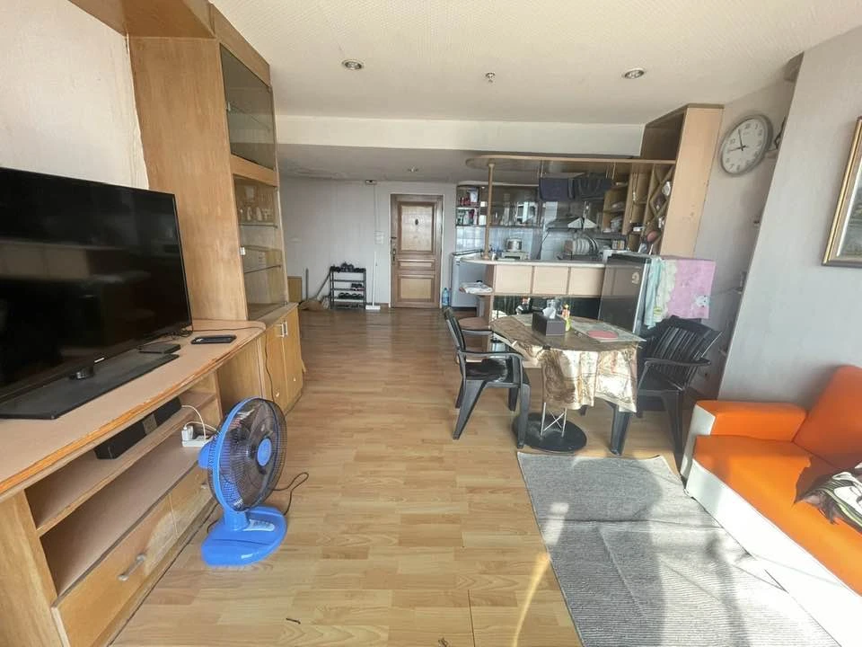 For sale: Ratchada Orchid, 2 rooms next to each other, open and airy city view, balcony not attached to any tall building on the side, hurry and reser