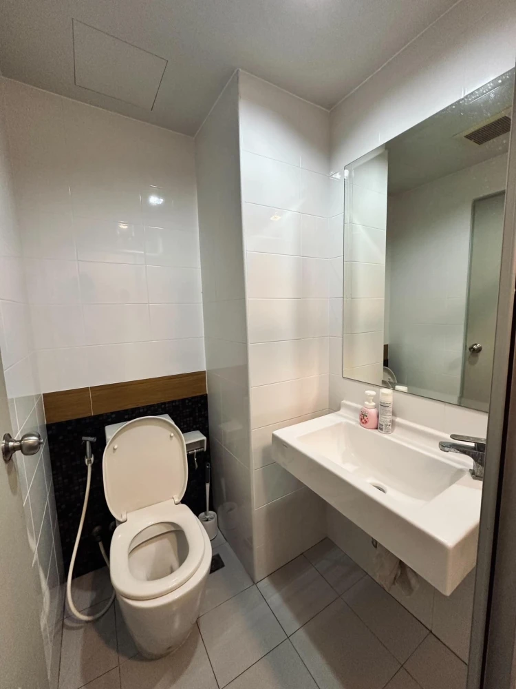 For sale: Rich Park 2 @ Tao Poon Interchange, 6th floor, pool view, great atmosphere, fully furnished and ready to move in.