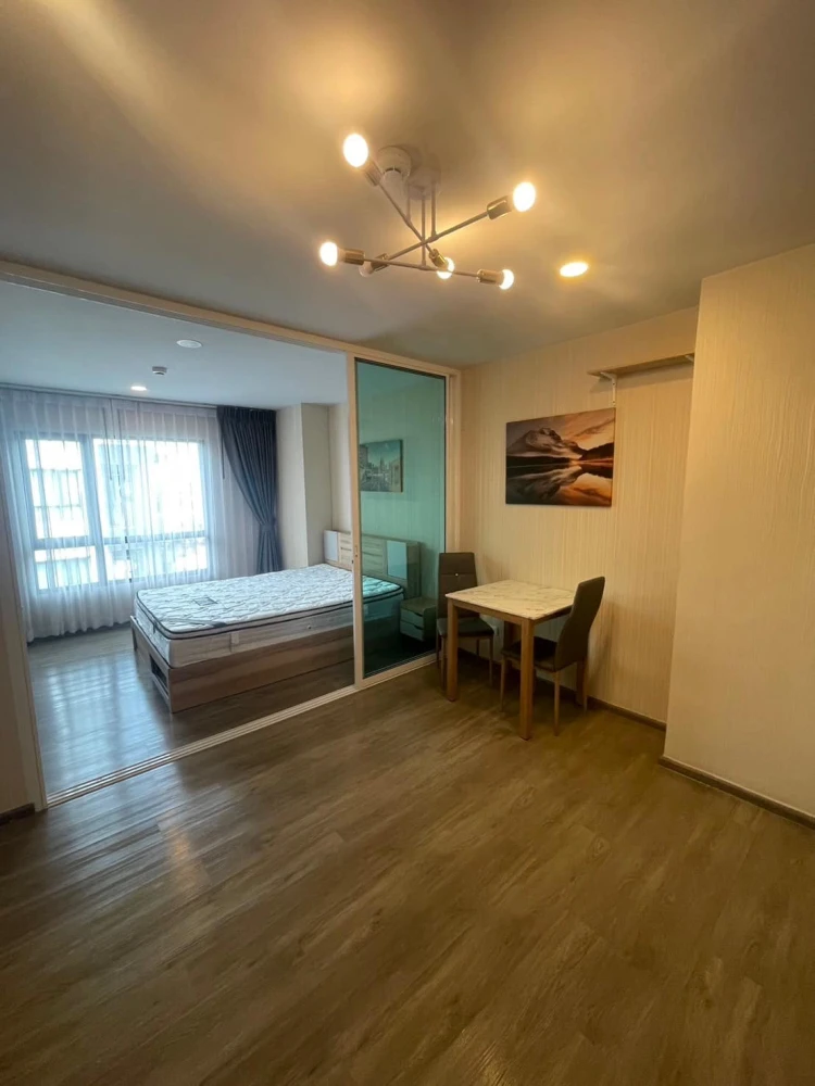 For sale: Rich Phahonyothin 52, corner room, quiet bedroom, not attached to anyone, fully furnished, ready to move in, must reserve now.