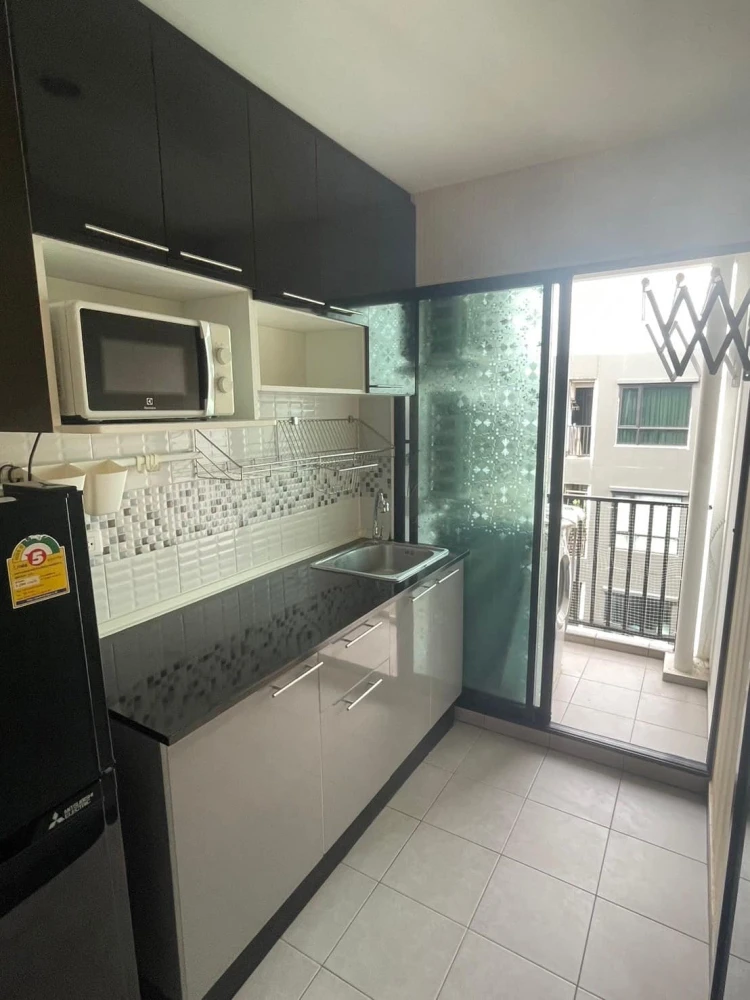 For sale: Rich Phahonyothin 52, corner room, quiet bedroom, not attached to anyone, fully furnished, ready to move in, must reserve now.