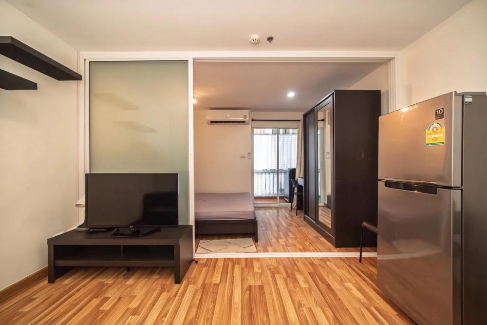 For sale: Regent Home 12, Lat Phrao 41, separated rooms. There is a usable area. Complete set of electrical appliances. Don't miss it.