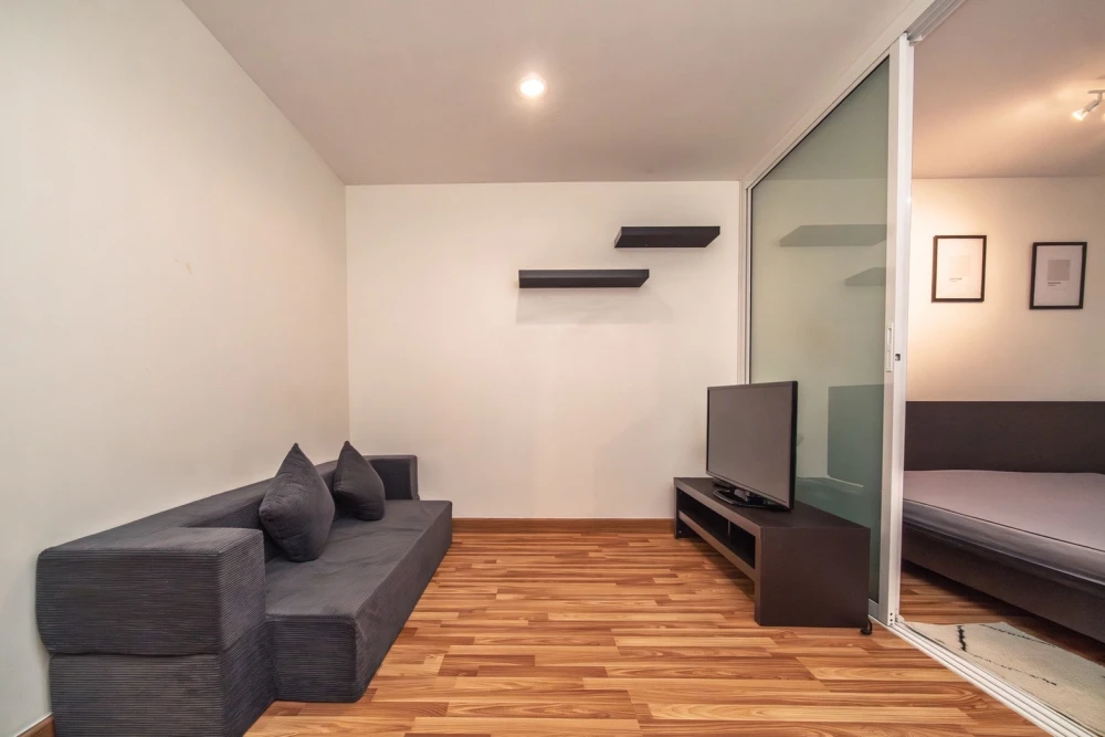 For sale: Regent Home 12, Lat Phrao 41, separated rooms. There is a usable area. Complete set of electrical appliances. Don't miss it.