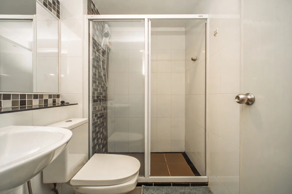 For sale: Regent Home 12, Lat Phrao 41, separated rooms. There is a usable area. Complete set of electrical appliances. Don't miss it.