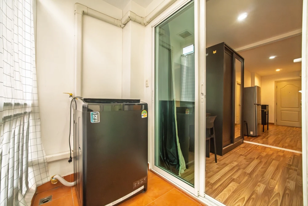 For sale: Regent Home 12, Lat Phrao 41, separated rooms. There is a usable area. Complete set of electrical appliances. Don't miss it.