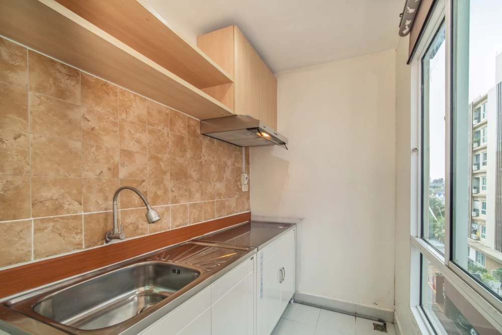 For sale: Regent Home 12, Lat Phrao 41, separated rooms. There is a usable area. Complete set of electrical appliances. Don't miss it.