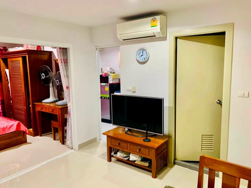 For sale: Regent Home 20 Prachachuen 16, Building A, 3rd floor. Glass partition, genuine teak wood furniture. Don't miss out!
