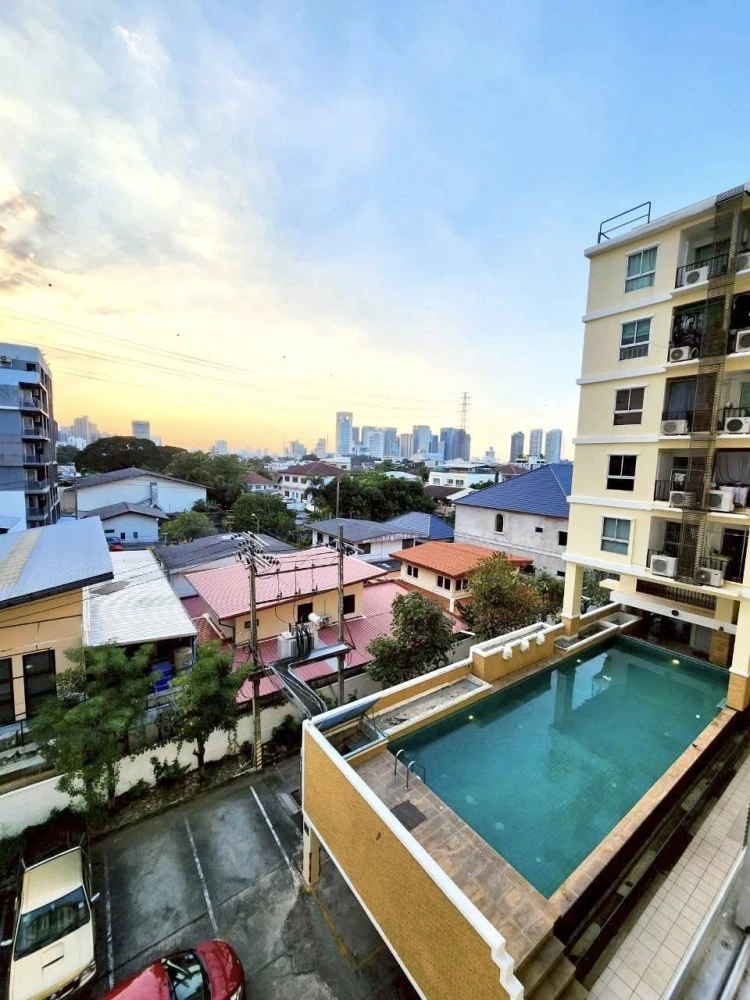 For sale: Regent Home 5 Ratchada 19, 5th floor, 32 sq.m., separate outdoor kitchen, balcony, unobstructed view. Book now before it's gone!