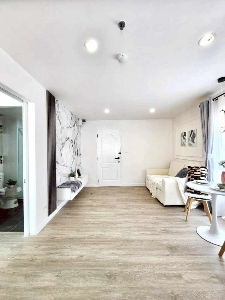 For sale: Regent Home 5 Ratchada 19. High-quality SB Design furniture. Simple and comfortable interior. A highly recommended unit!