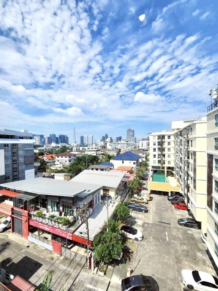 For sale: Regent Home 5 Ratchada 19. High-quality SB Design furniture. Simple and comfortable interior. A highly recommended unit!