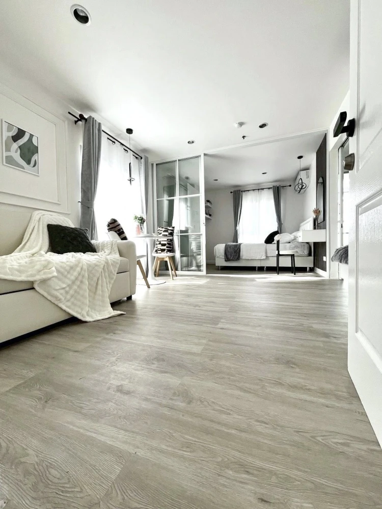 For sale: Regent Home 5 Ratchada 19. High-quality SB Design furniture. Simple and comfortable interior. A highly recommended unit!