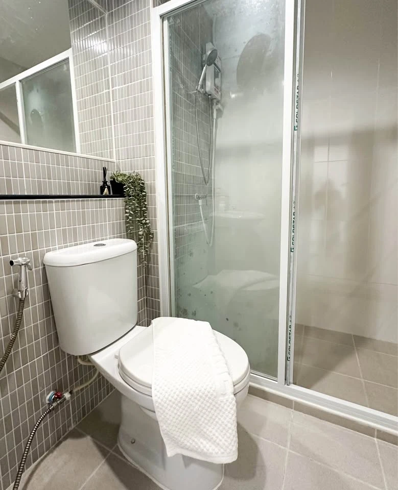 For sale: Regent Home Bang Son, Phase 2. The room is beautifully decorated, looks good, and is very stylish. You can't miss it. Hurry and reserve now.